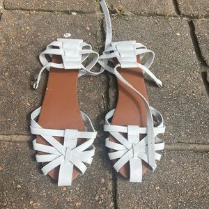 dainty white vintage strappy flat sandal size 8.5